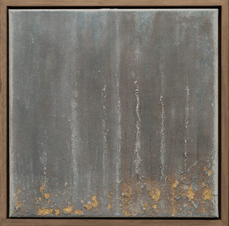 Grijs abstract werk met gouden accenten